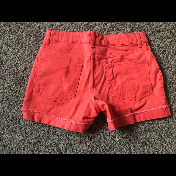 Women’s Time and Tru shorts - Picture 2 of 3